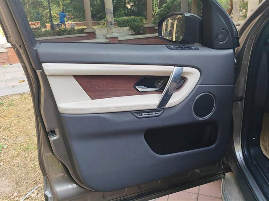 Land Rover Discover sources for sports