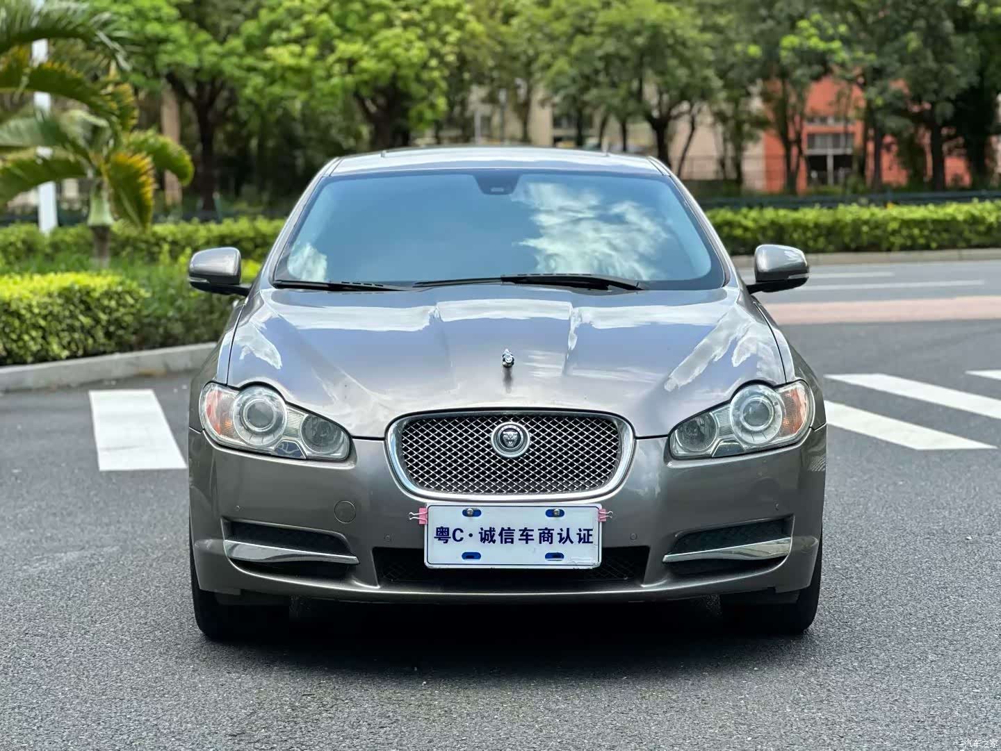 Jaguar XF, 2010 3