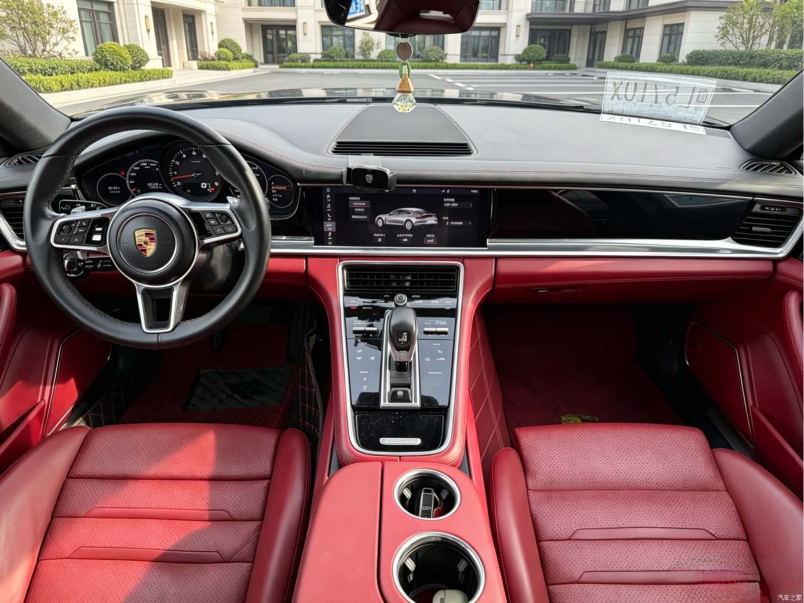 Porsche Panamera, 2019 все фото