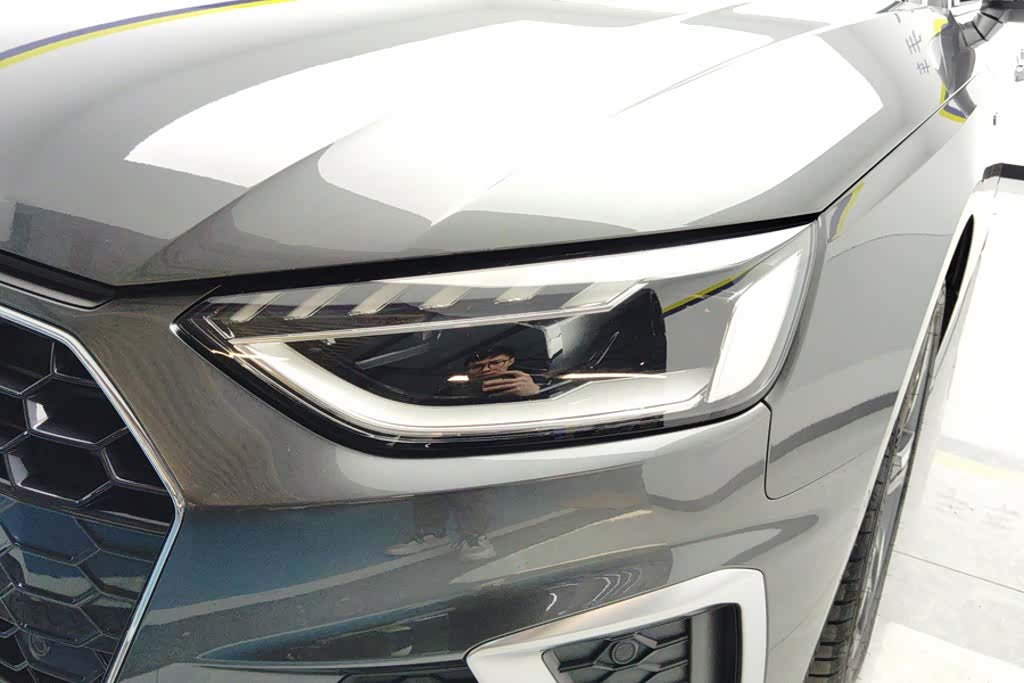 Audi A4L, 2021 все фото