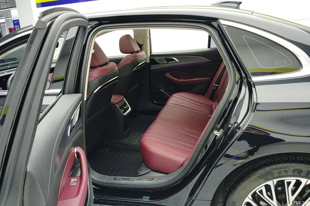 Hongqi H5, 2023 11