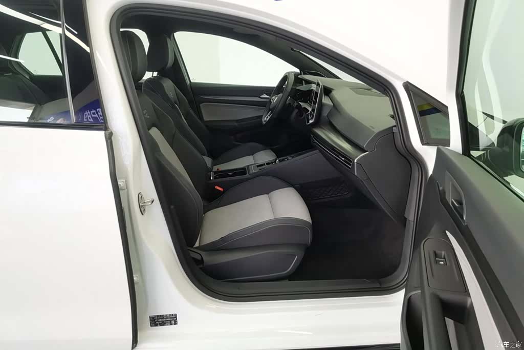 Volkswagen Golf, 2024 8