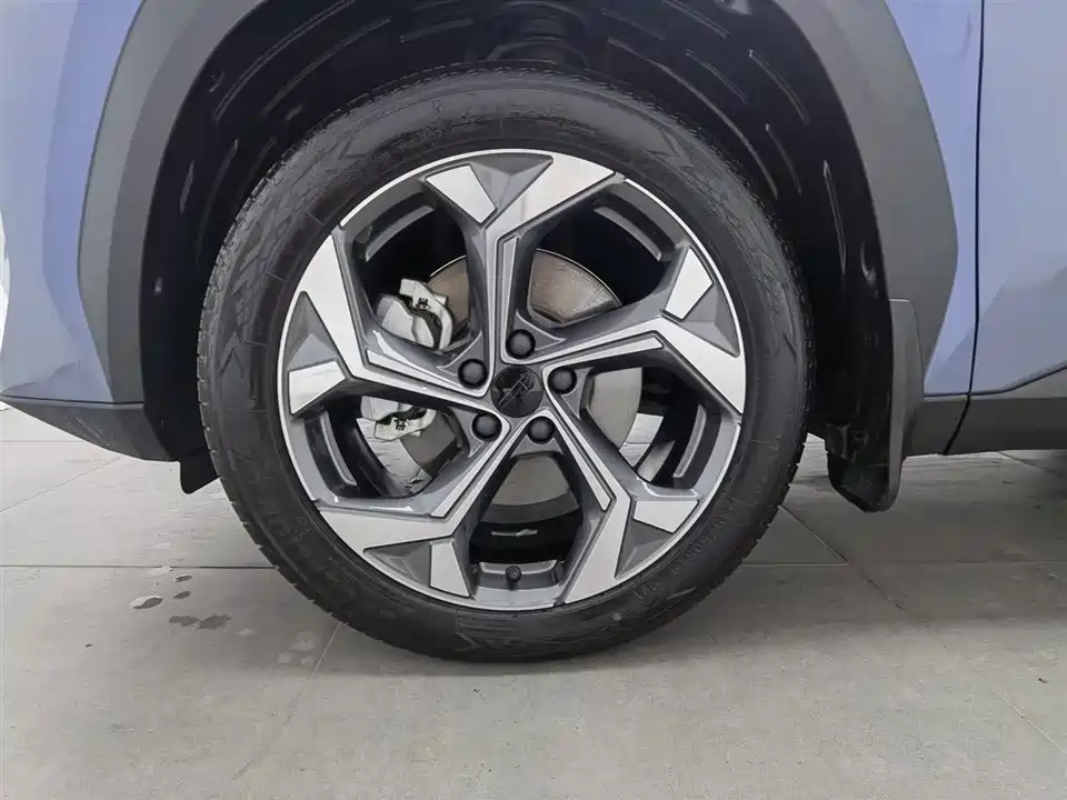 Geely Atlas L