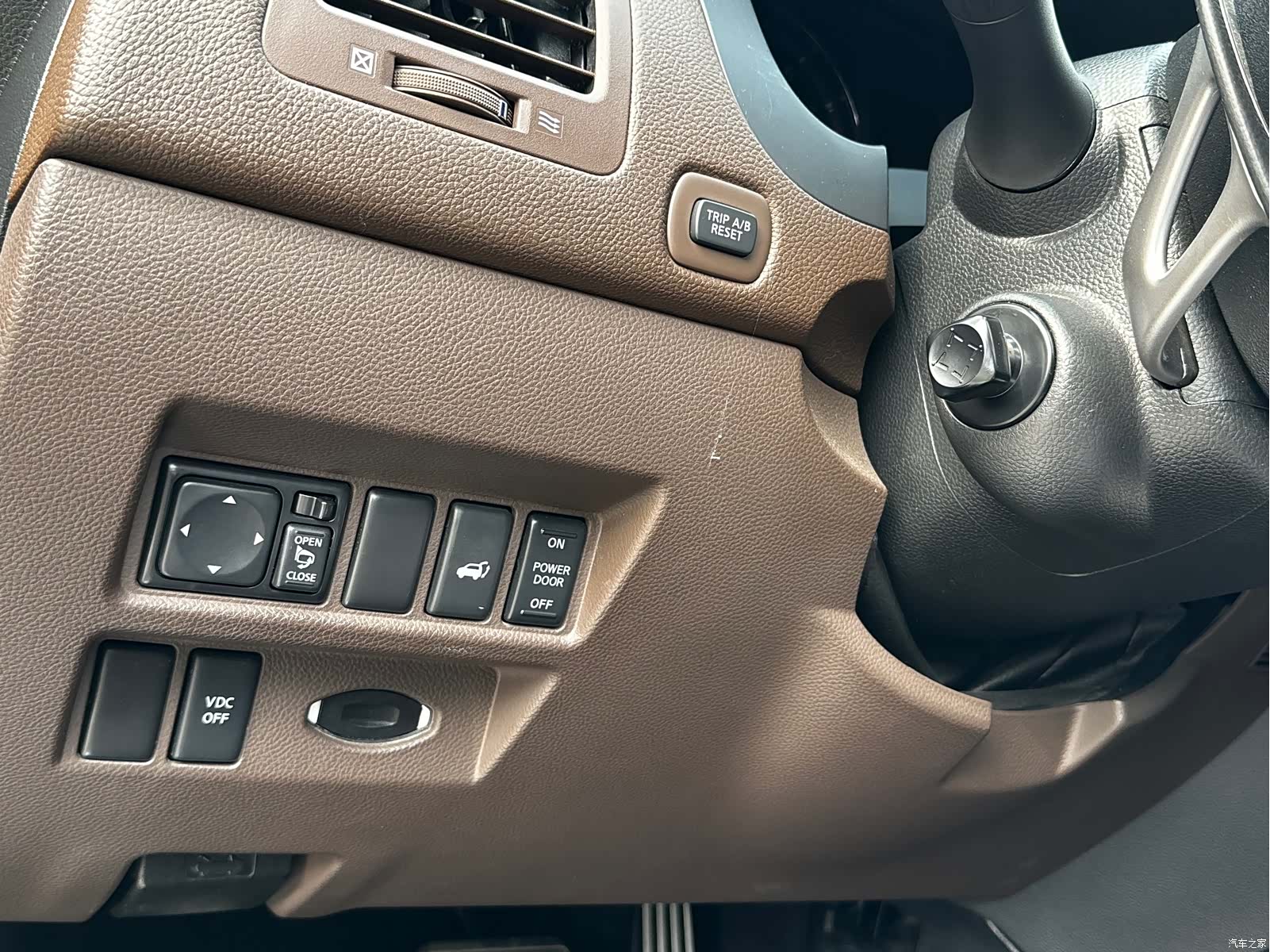 Infiniti FX35, 2012 7
