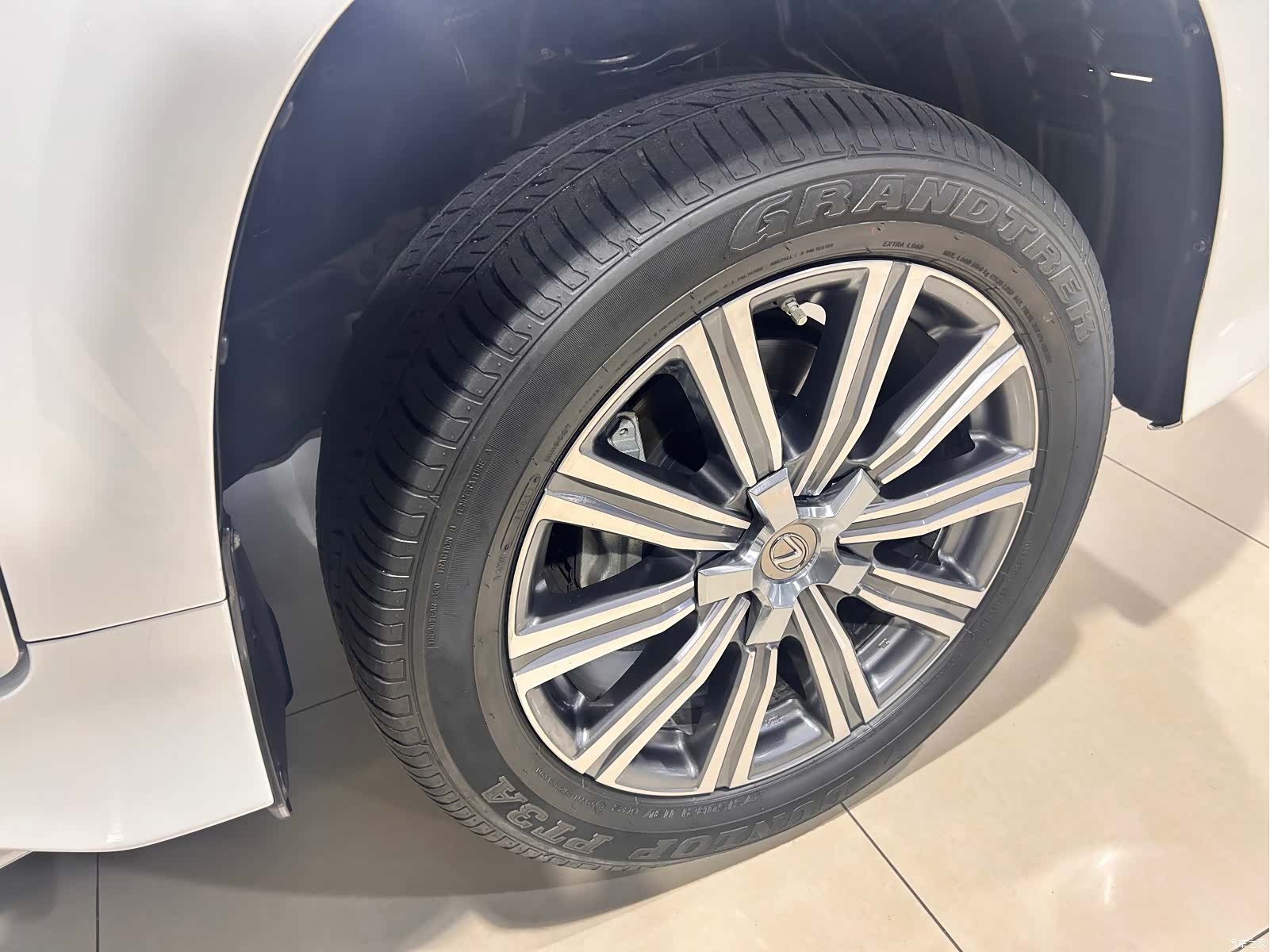 Lexus LX, 2017 11