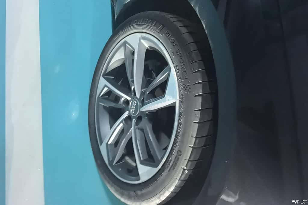 Audi A4L, 2021 6
