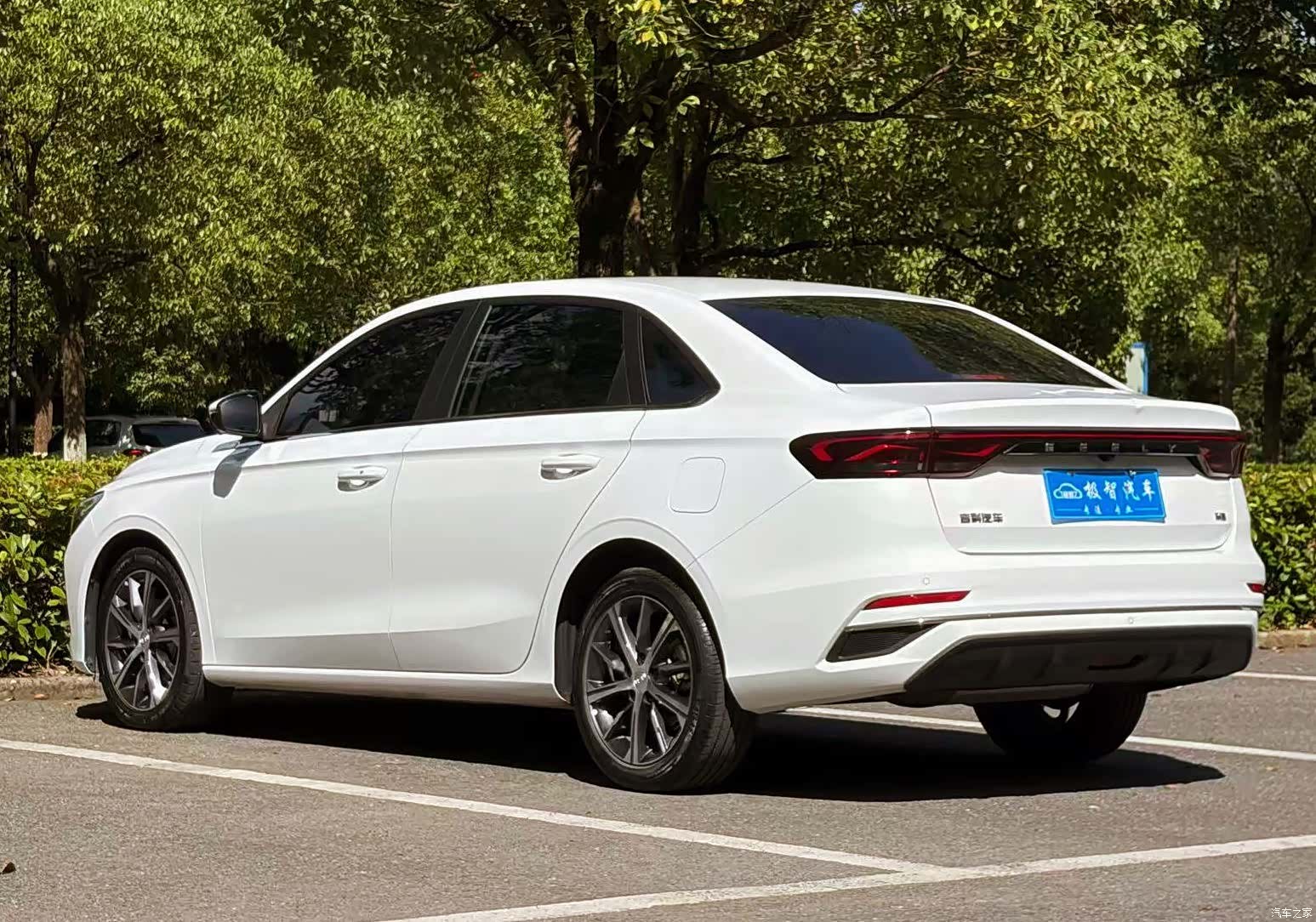 Geely Emgrand, 2022 7