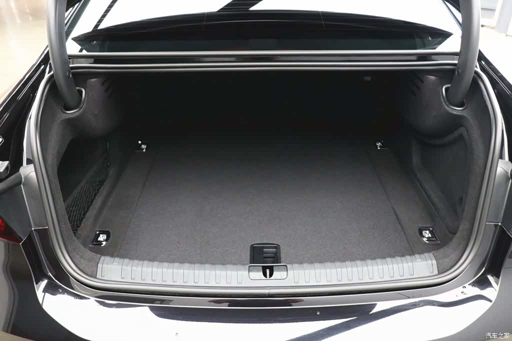 Audi A7L, 2024 27