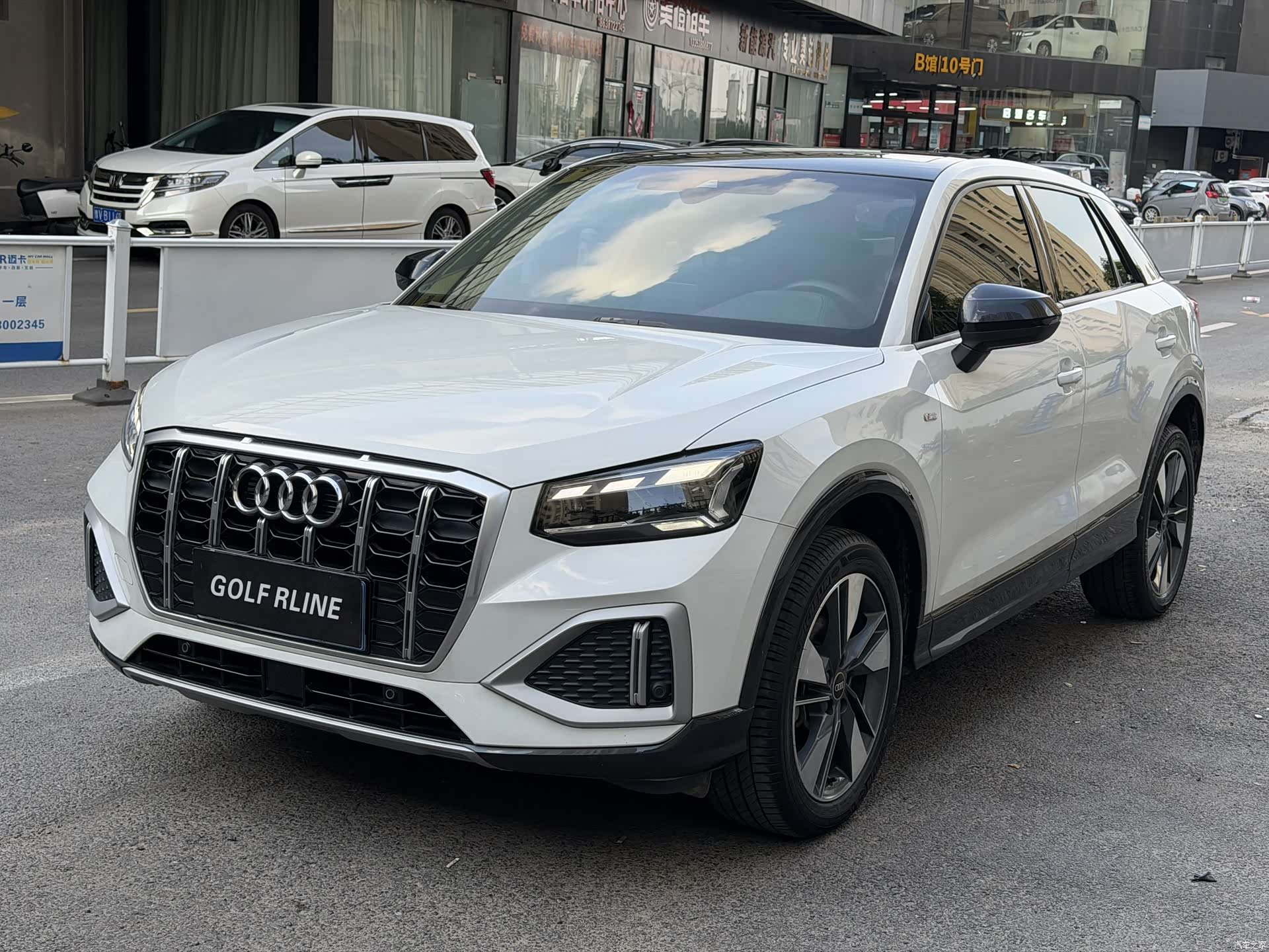 Audi Q2L, 2023 1