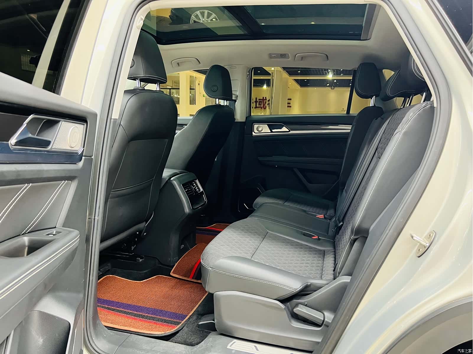 Volkswagen Teramont X, 2020 10