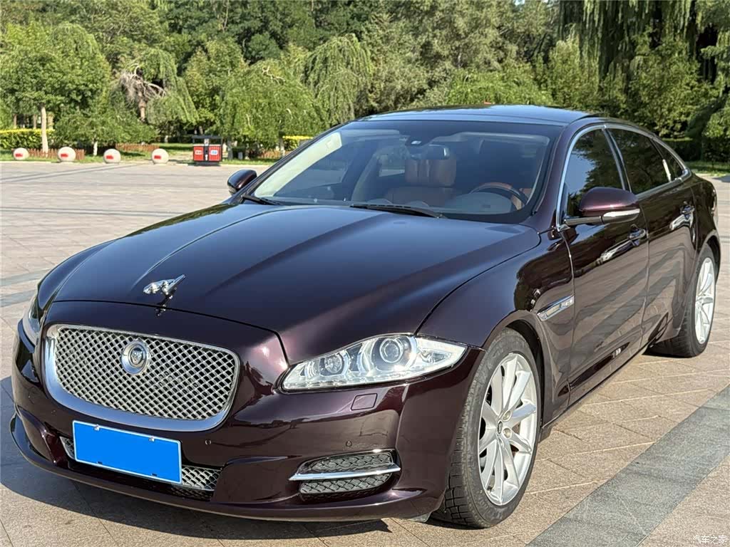 Jaguar XJ