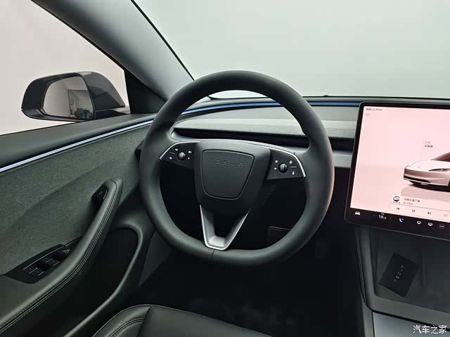 Tesla Model 3, 2025 8