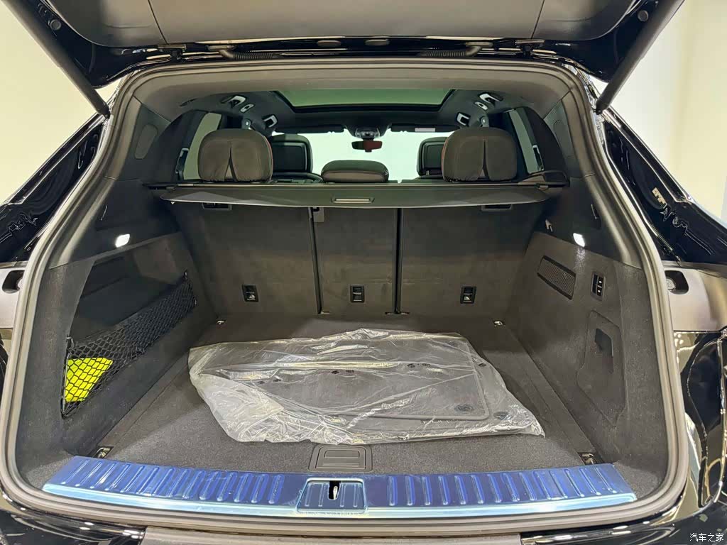 Porsche Cayenne, 2025 12