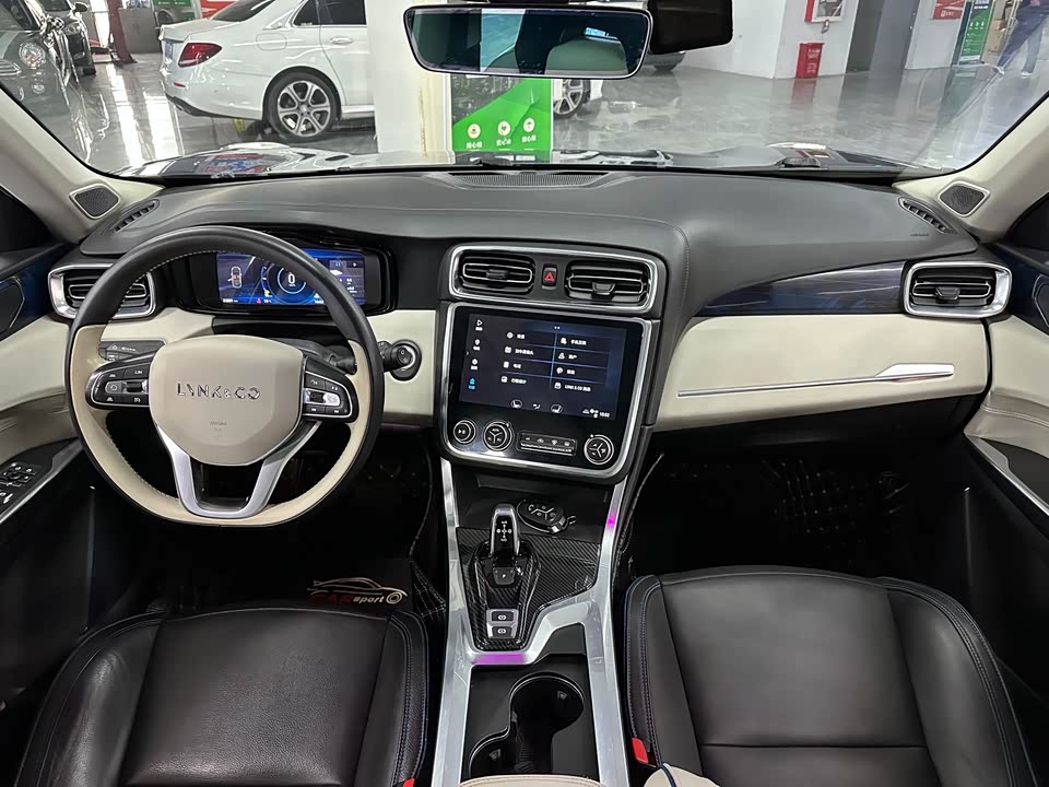 Lynk & Co 01