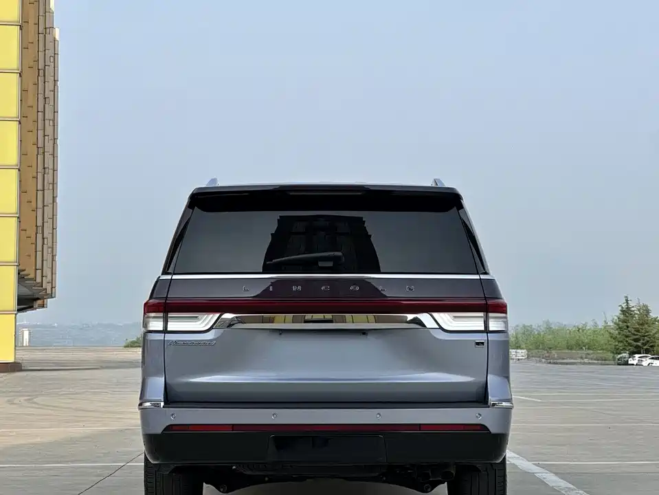 Lincoln Navigator