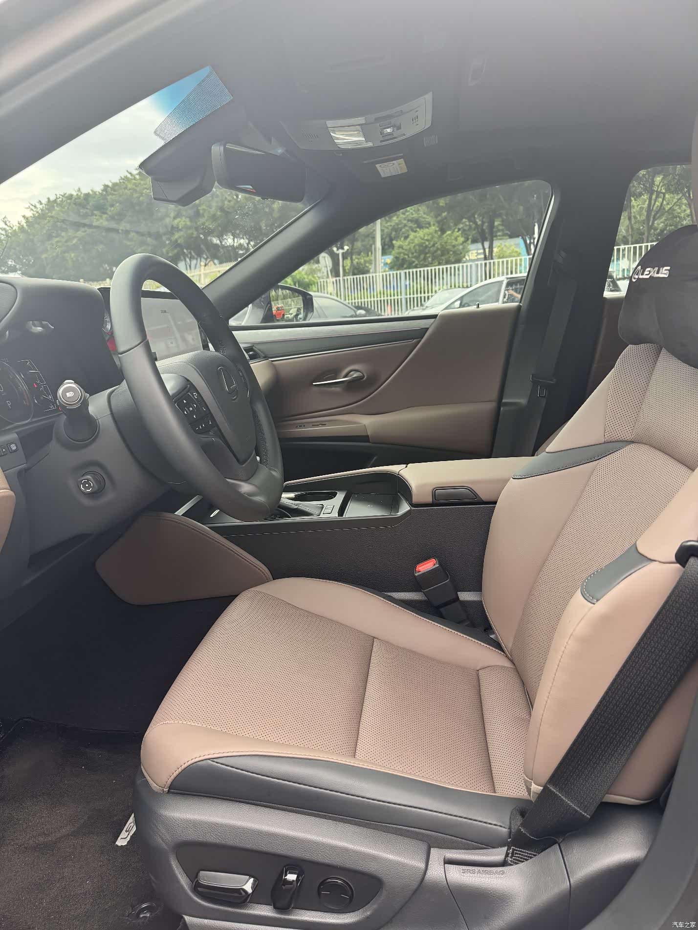 Lexus ES, 2025 8