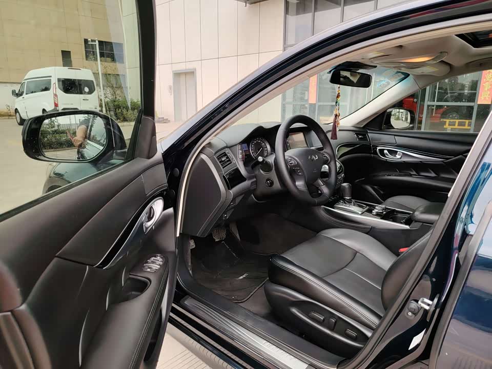Infiniti Q70 Infiniti Q70