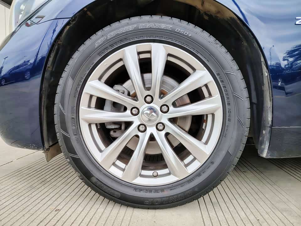 Infiniti Q70 Infiniti Q70