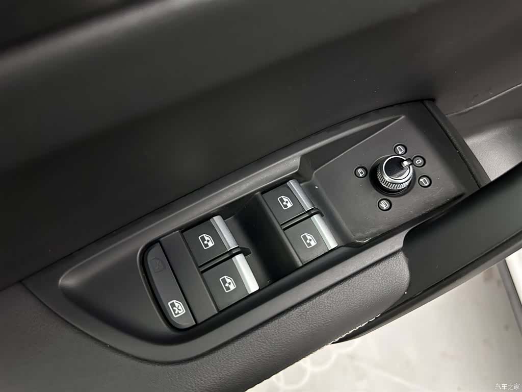 Audi Q5L, 2023 24