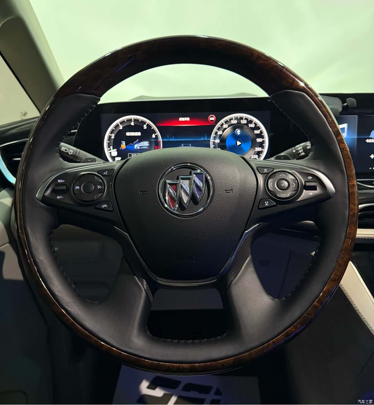 Buick GL8, 2022 9