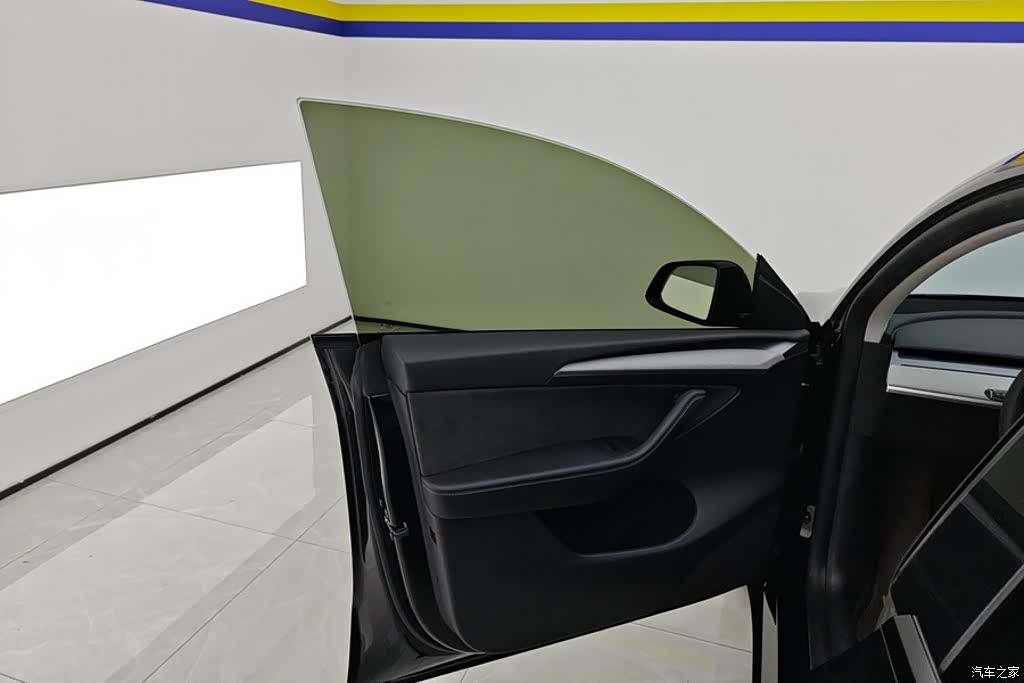 Tesla Model Y, 2024 7