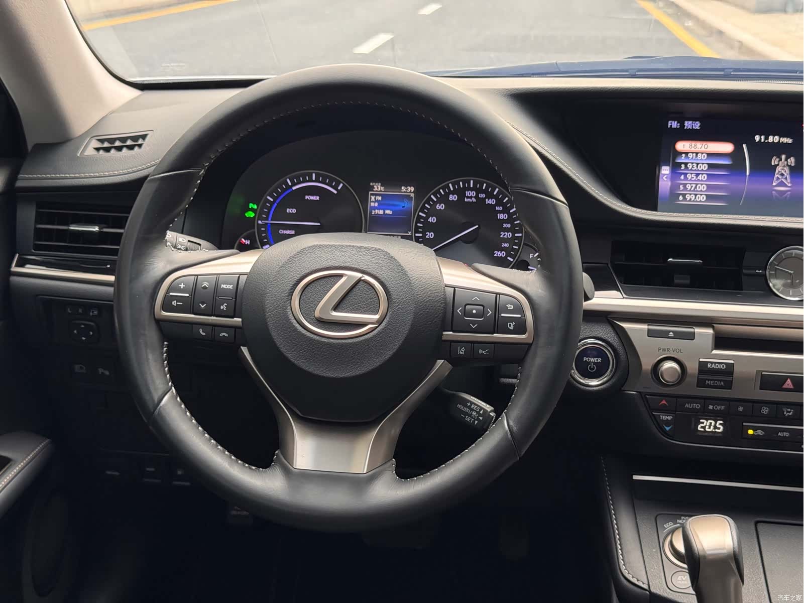 Lexus ES, 2017 9