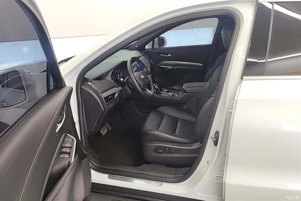 Cadillac XT4, 2022 9