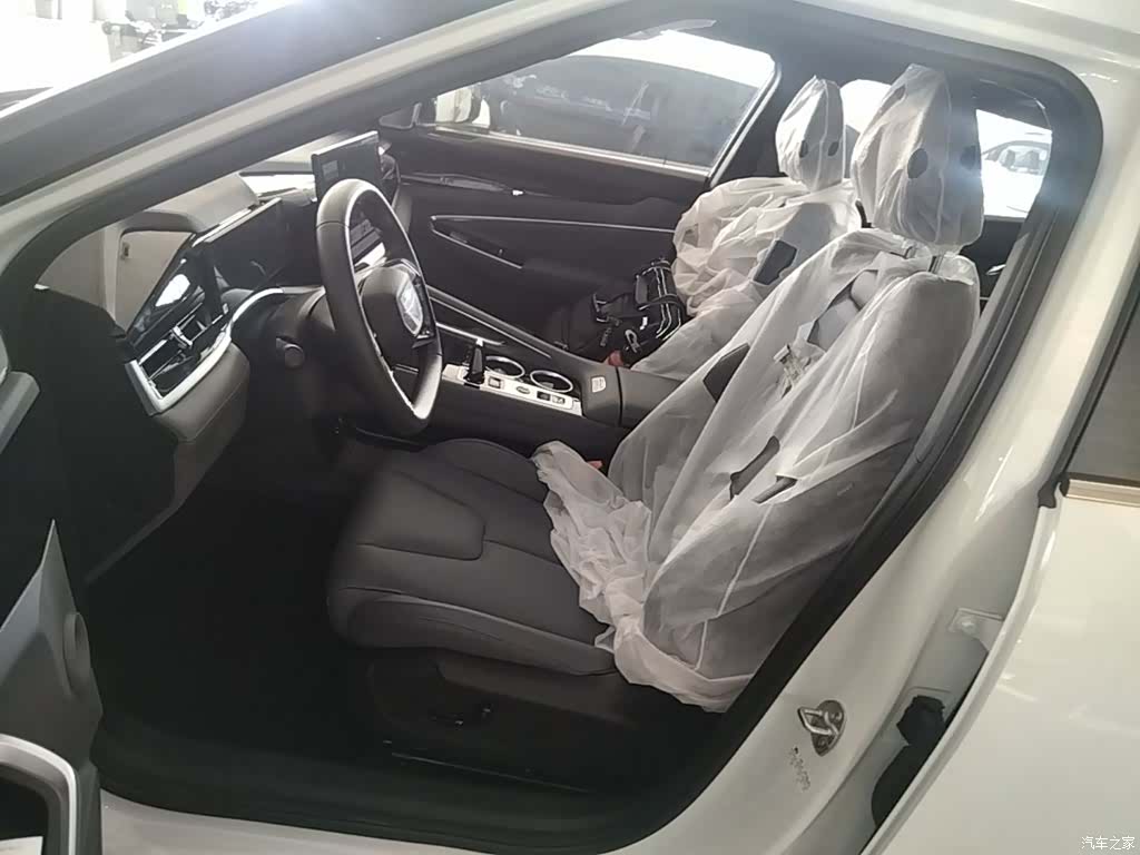 Geely Boyue, 2026 15