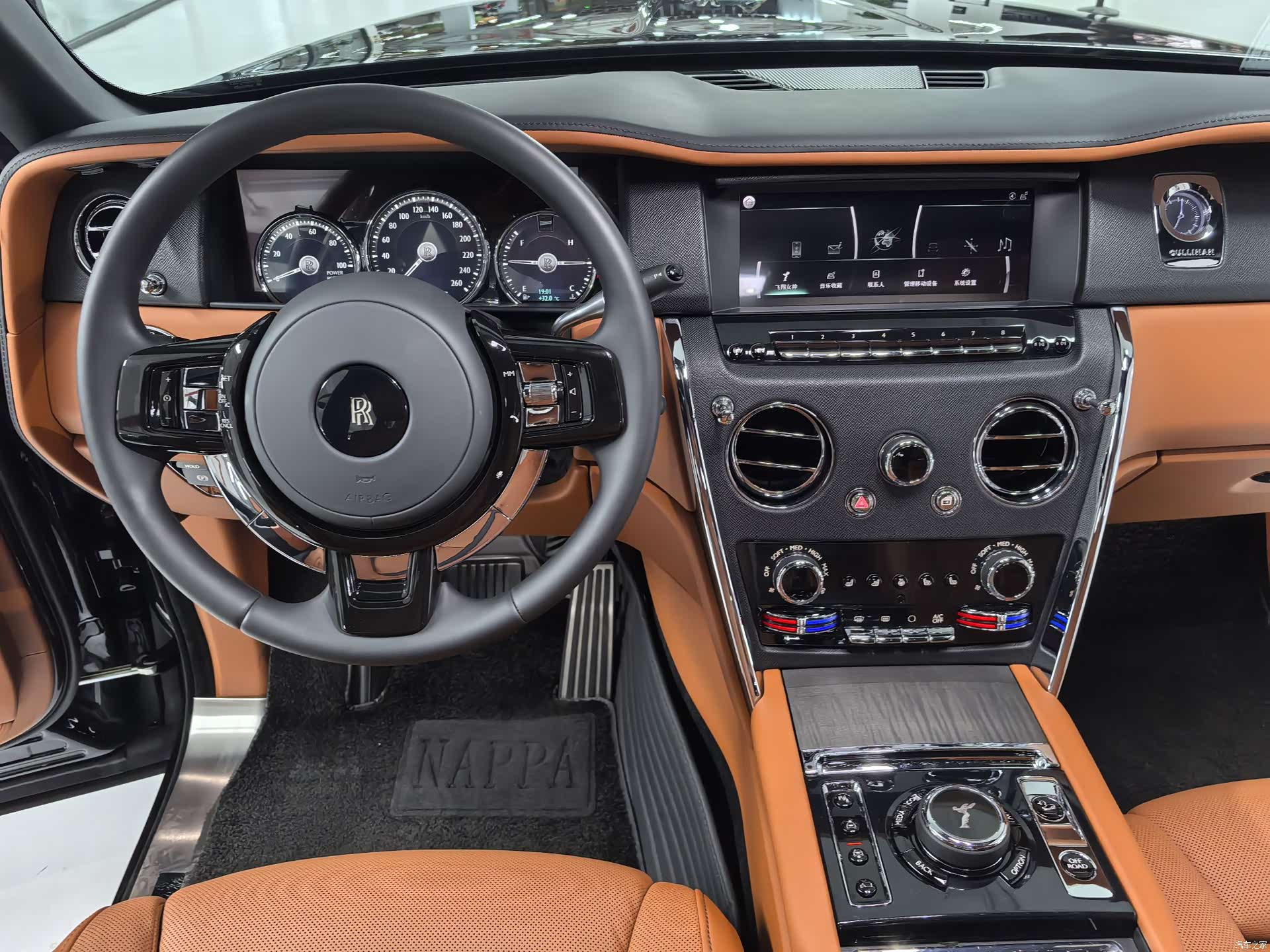 Rolls-Royce Cullinan, 2022 8