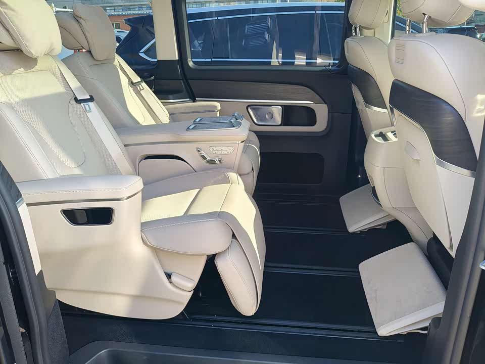 Mercedes-Benz V-class