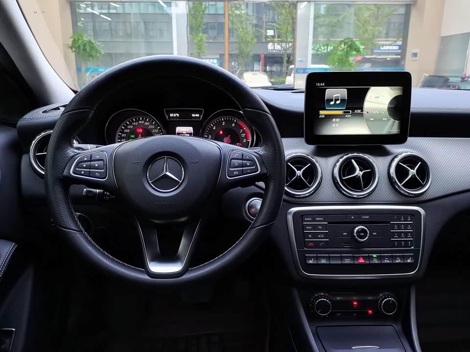 Mercedes-Benz GLA