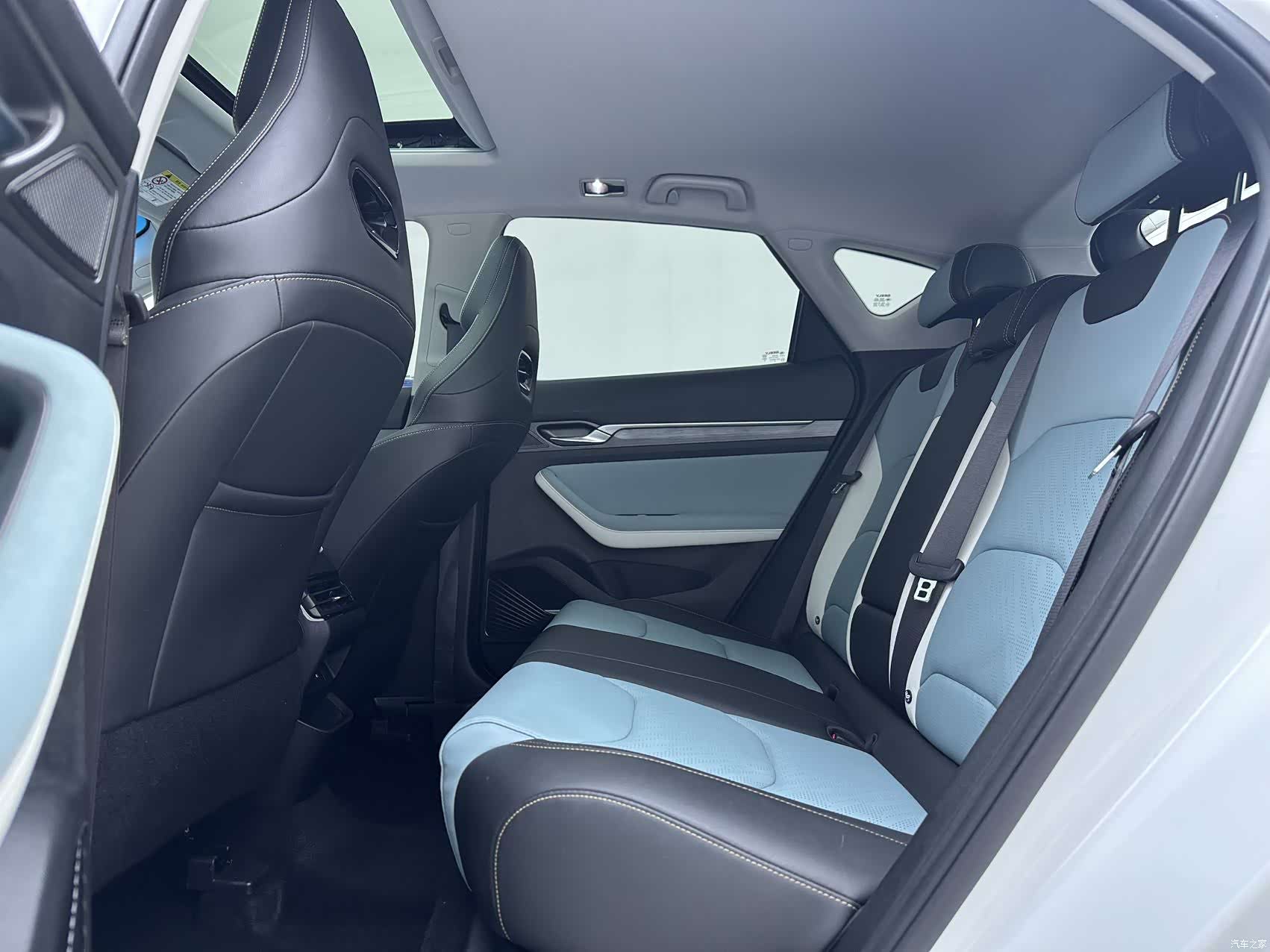 Geely Emgrand, 2022 9