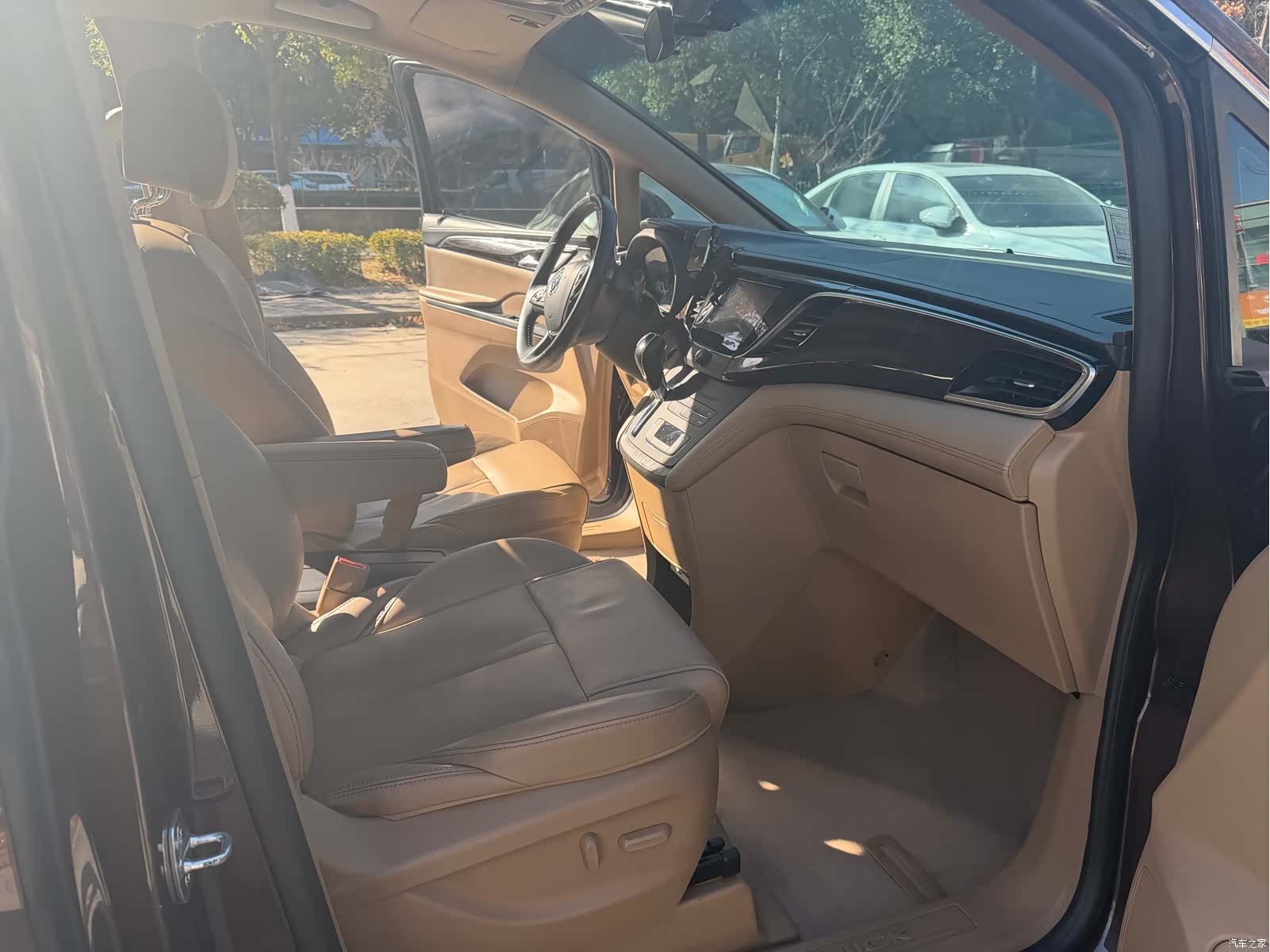 Buick GL8, 2019 7