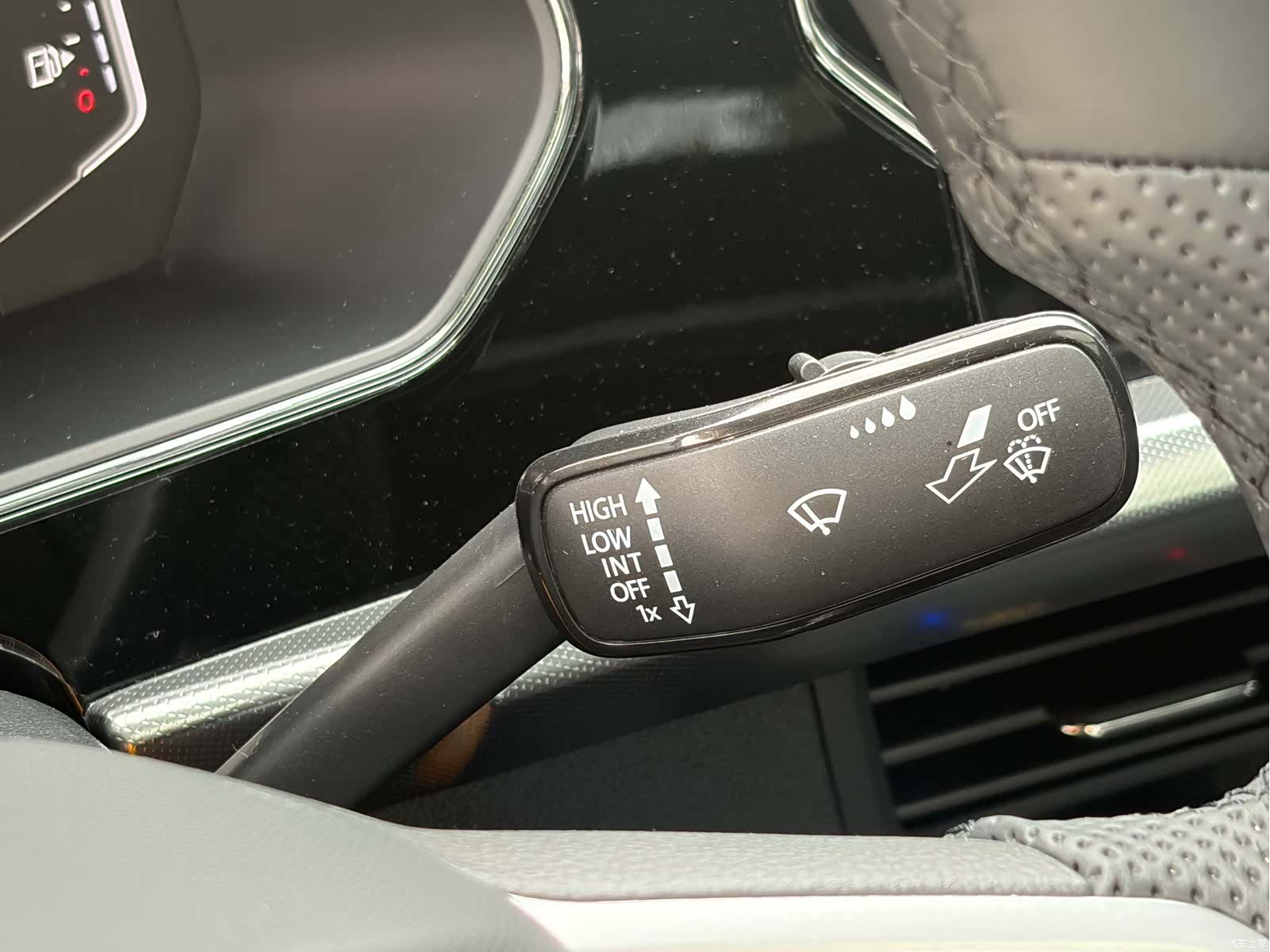 Volkswagen Passat, 2025 12