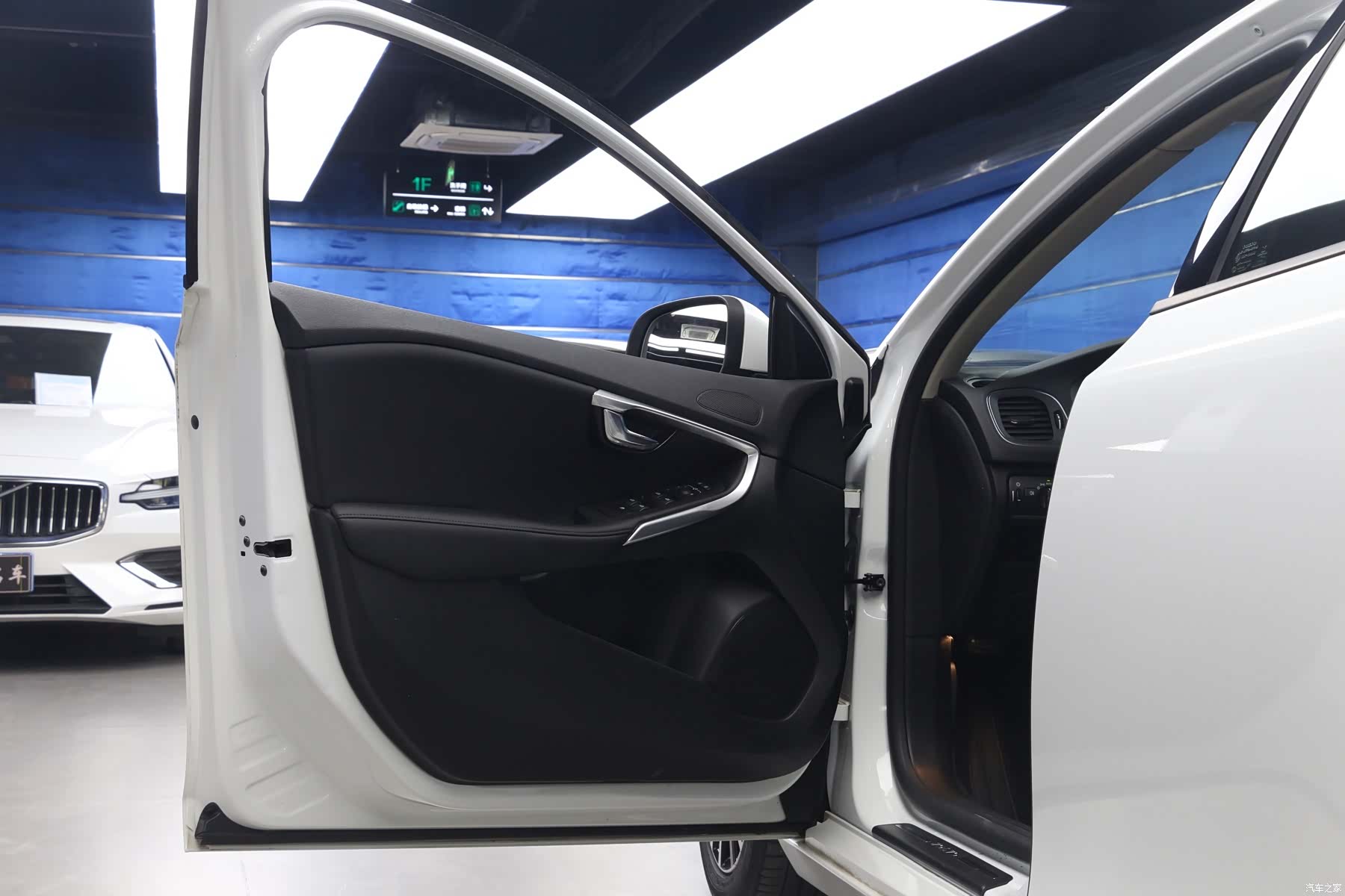 Volvo V40, 2019 8