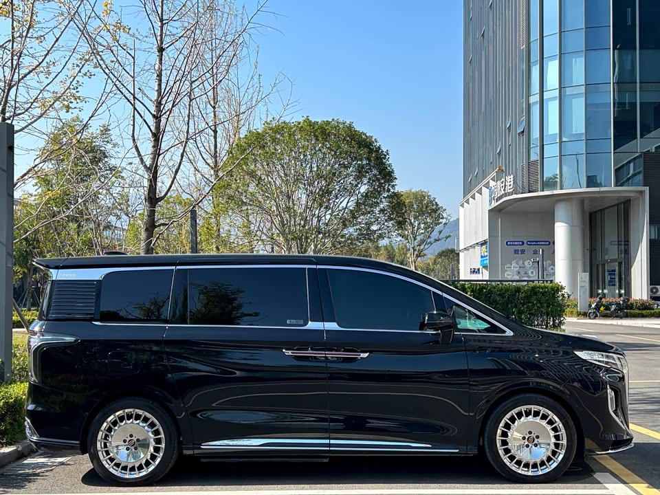 Hongqi HQ9