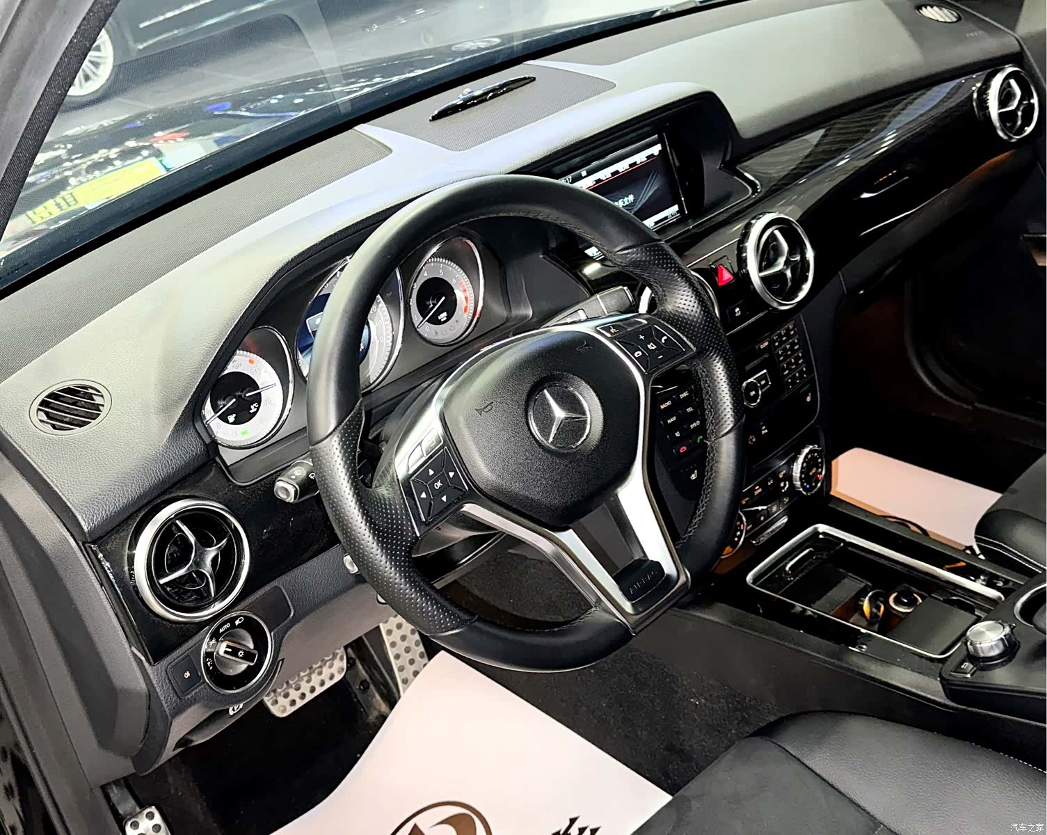 Mercedes-Benz GLK-Class, 2015 11
