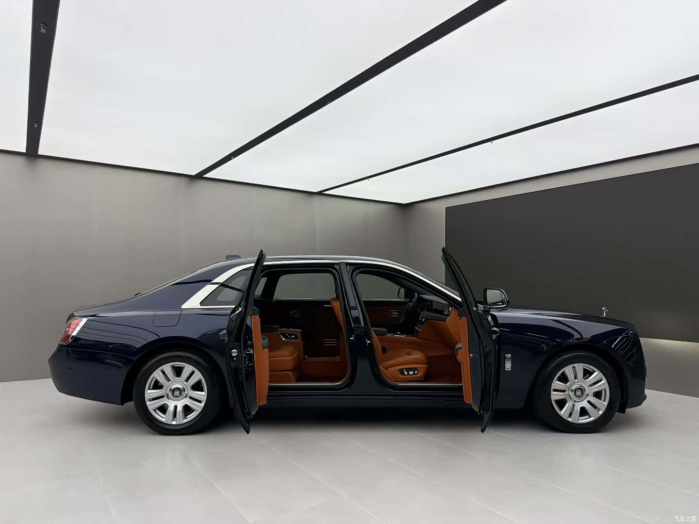 Rolls-Royce Ghost, 2022 3