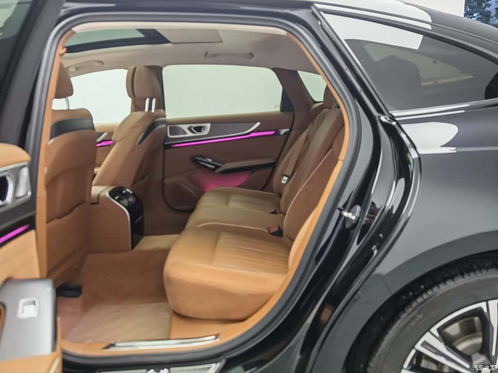 Hongqi H9, 2025 15