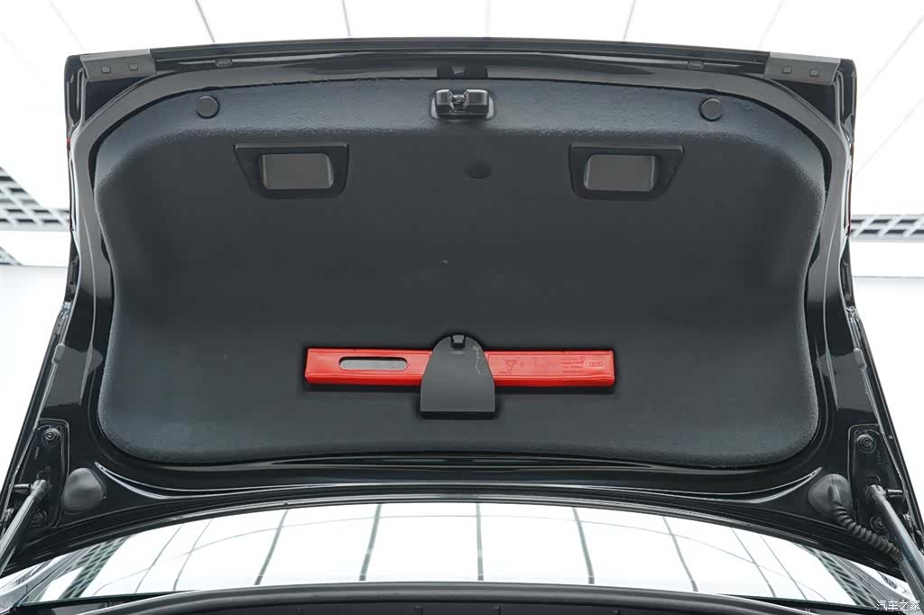 Audi A6L, 2011 25