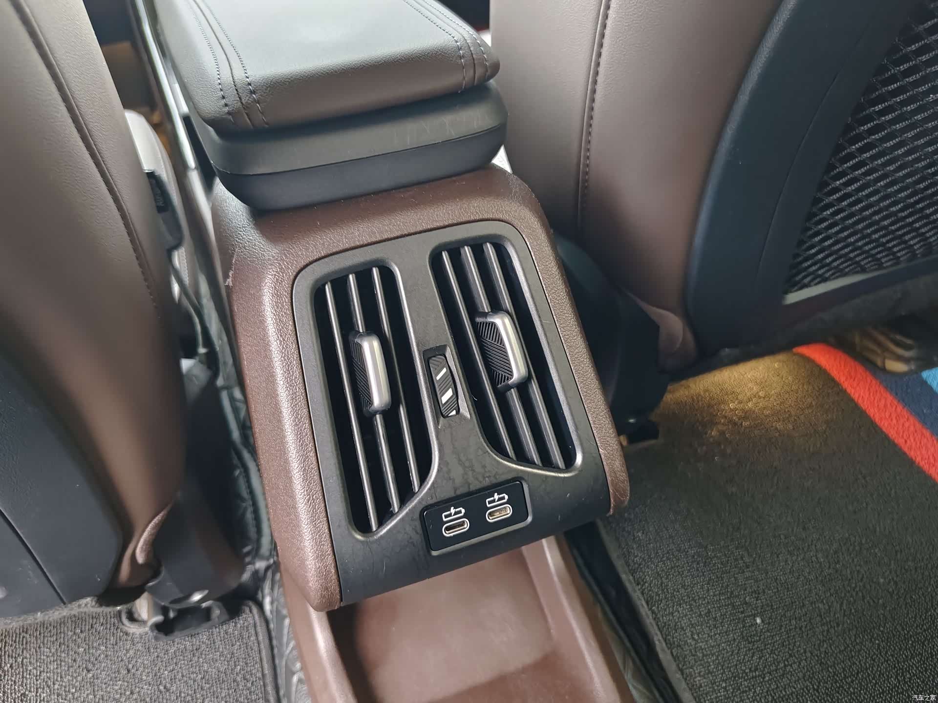 BMW iX1, 2025 12