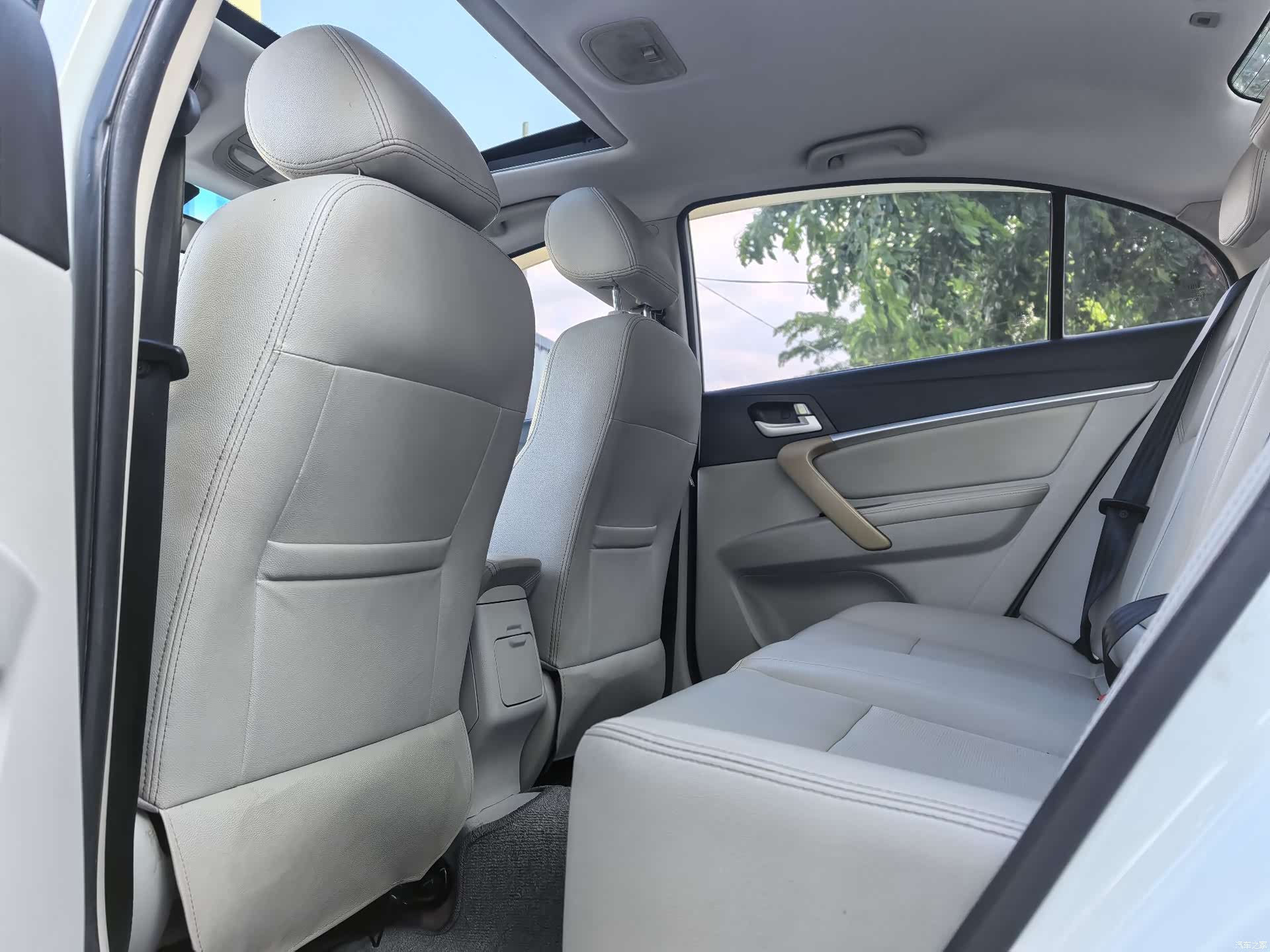 Geely Emgrand, 2015 6
