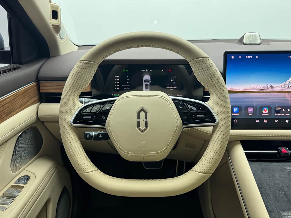 AITO Ask the world M7