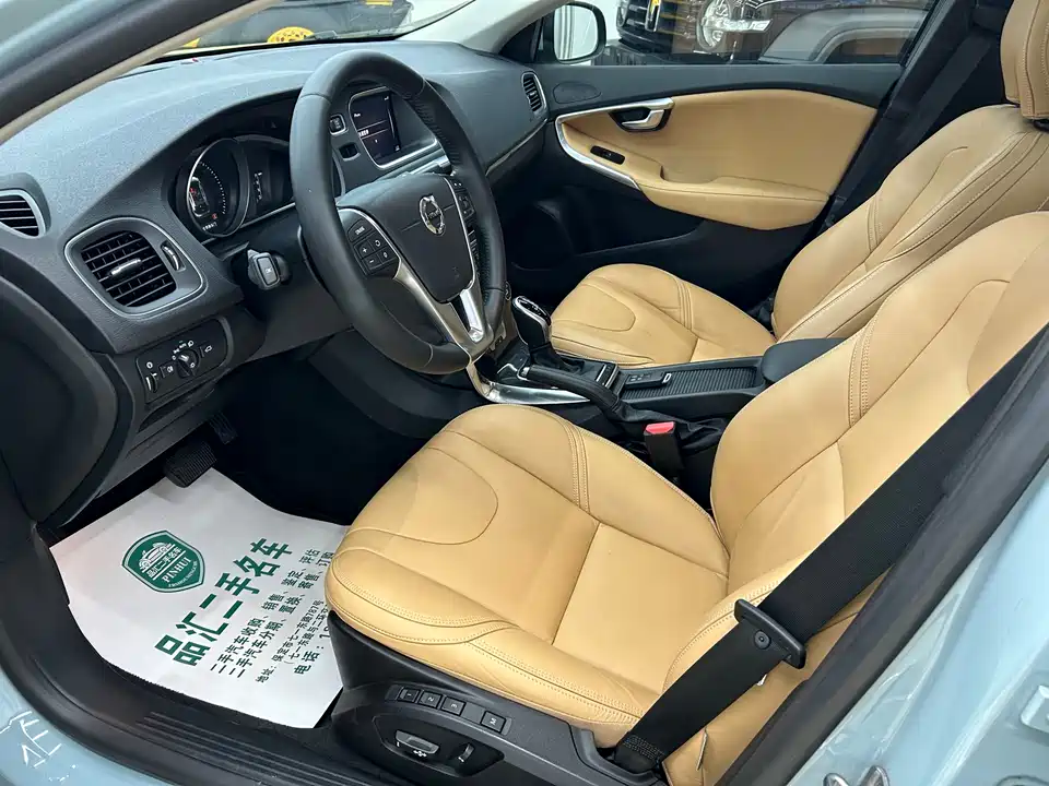 Volvo V40