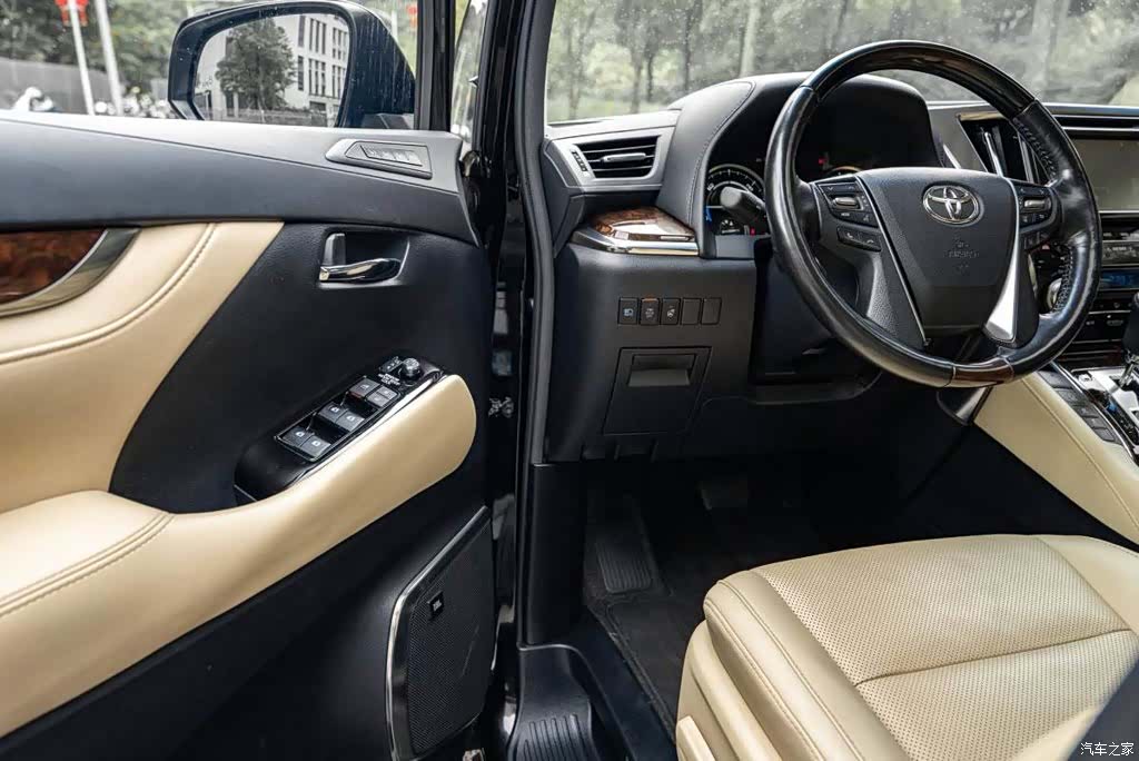 Toyota Alphard, 2019 10