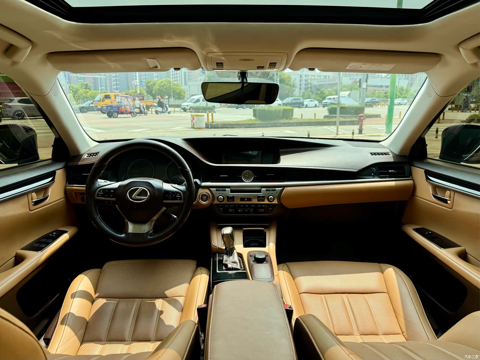 Lexus ES, 2018 все фото
