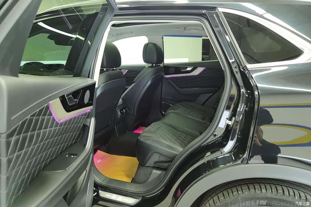 Hongqi HS5, 2021 11