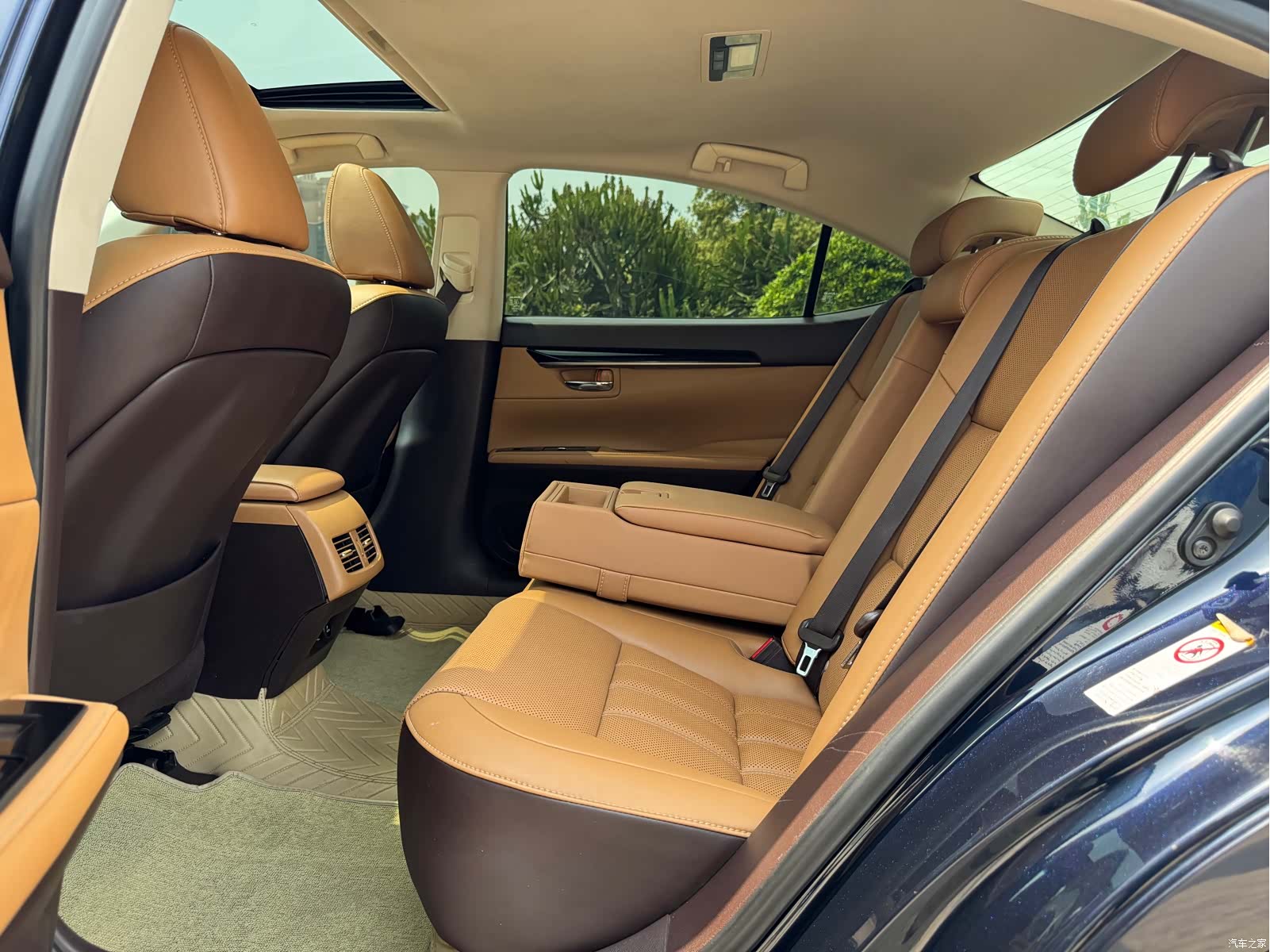 Lexus ES, 2018 9