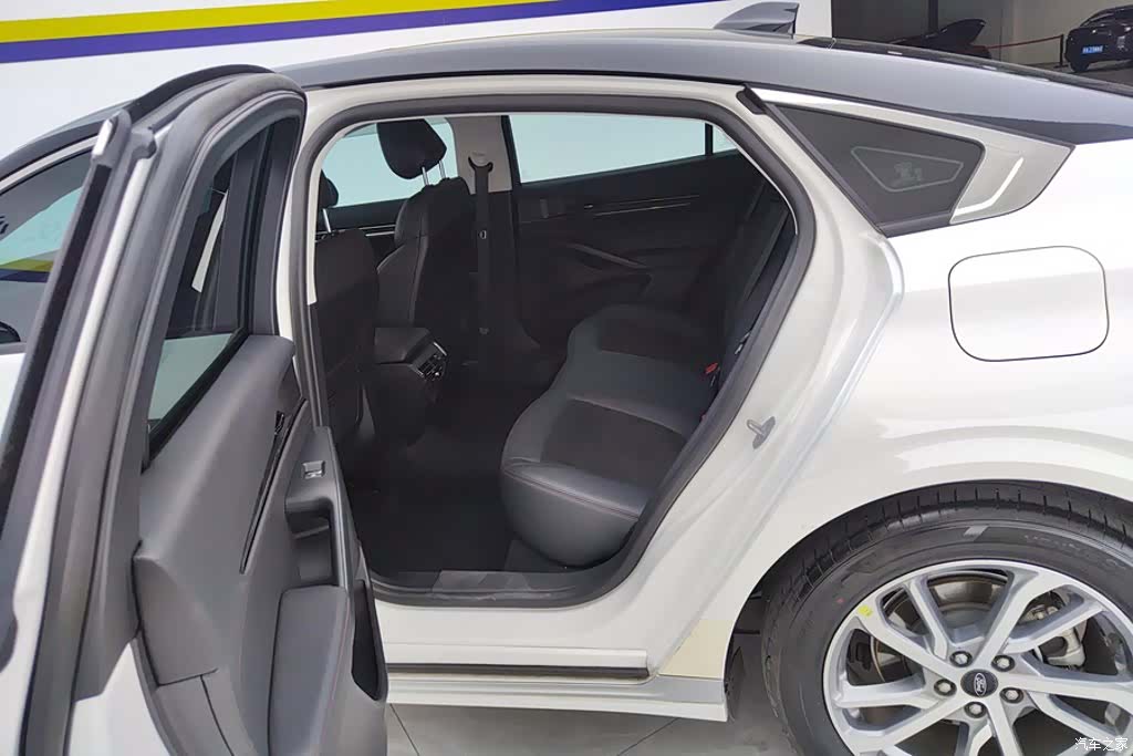 Ford Mondeo, 2023 11