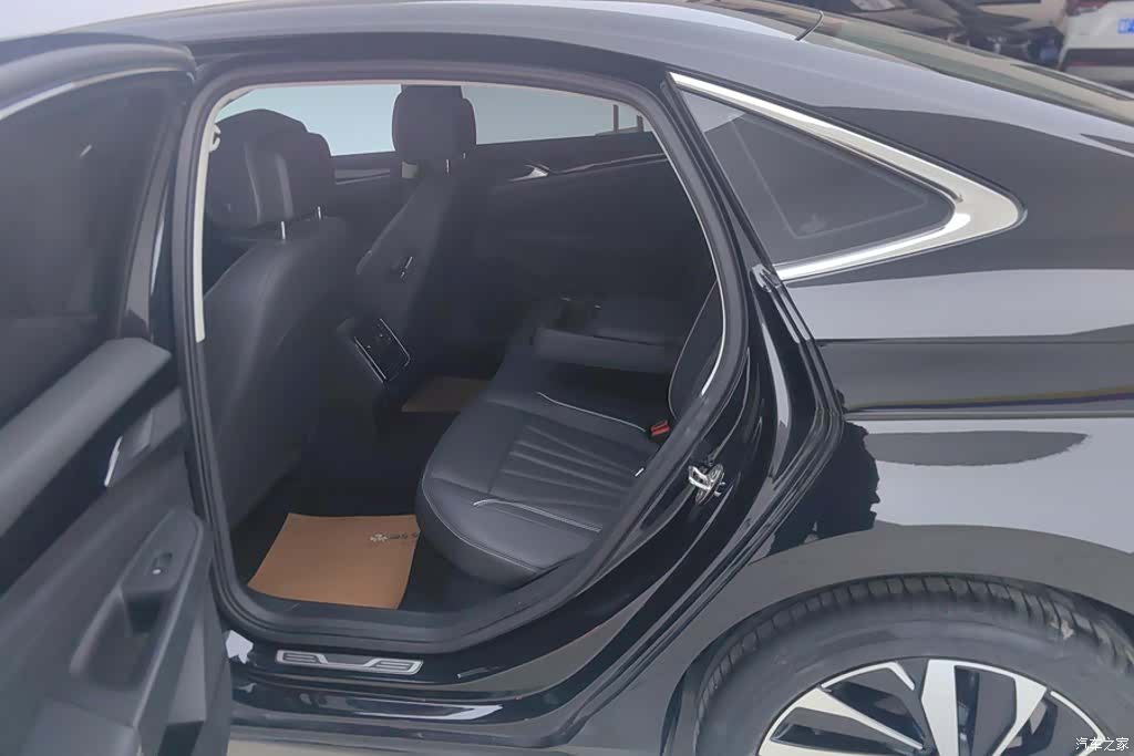 Volkswagen Passat, 2024 11